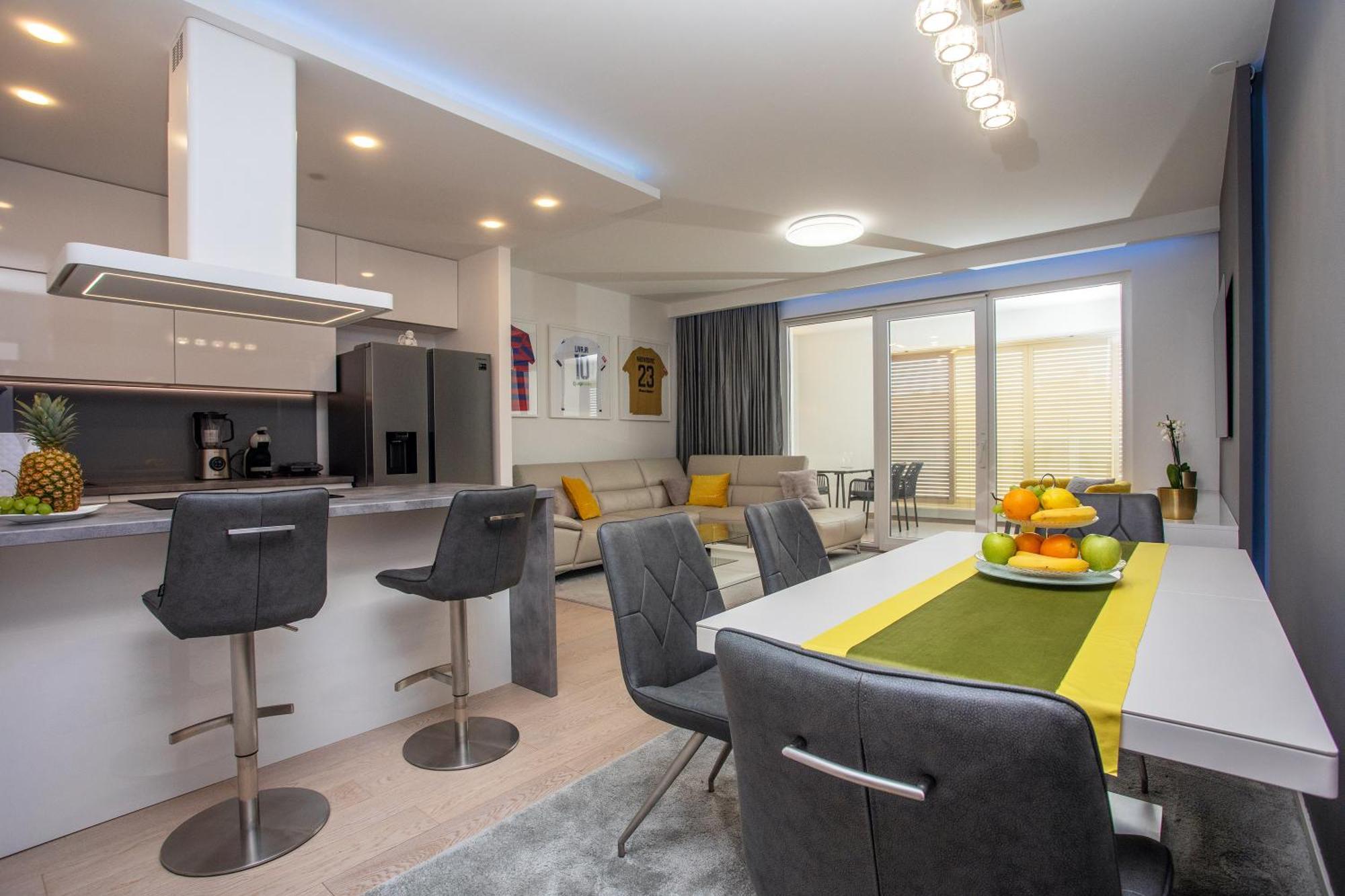 Seaside Haven * Split